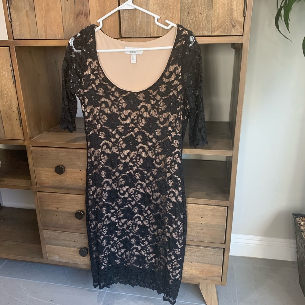 Belle Badgley Mischka-Black Lace Half Sleeve Dress